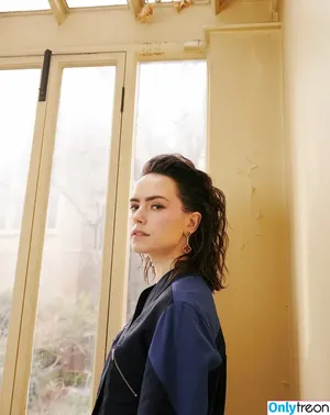 Daisy Ridley / daisyridley nude photo #1071