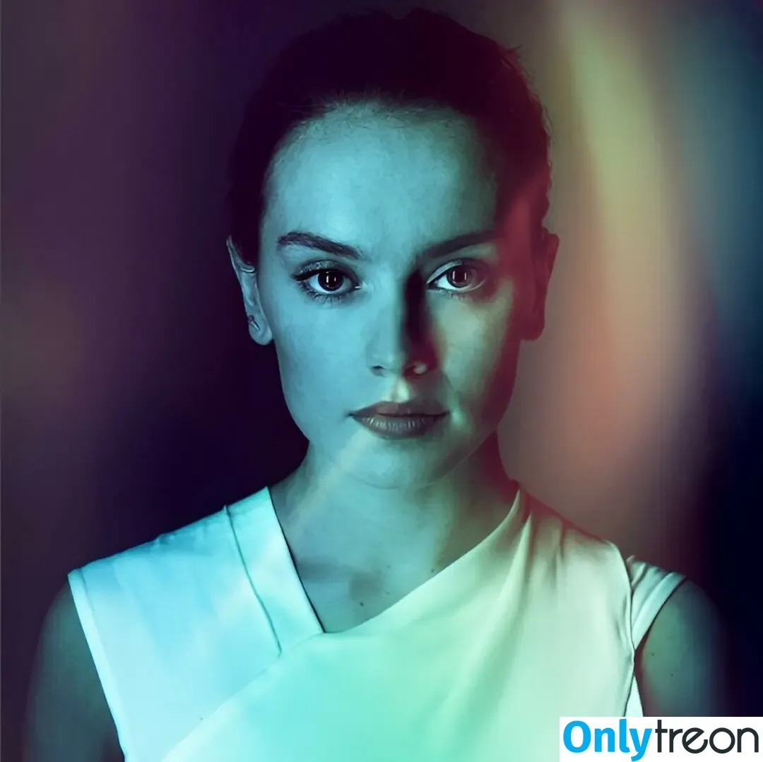 Daisy Ridley nude photo #1059 (daisyridley)