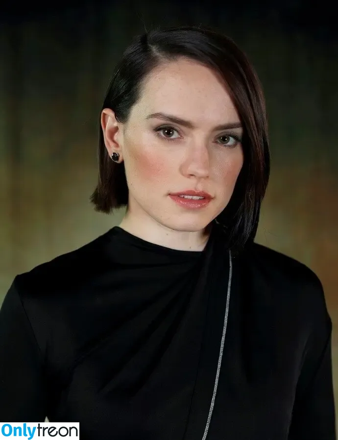 Daisy Ridley nude photo #1070 (daisyridley)