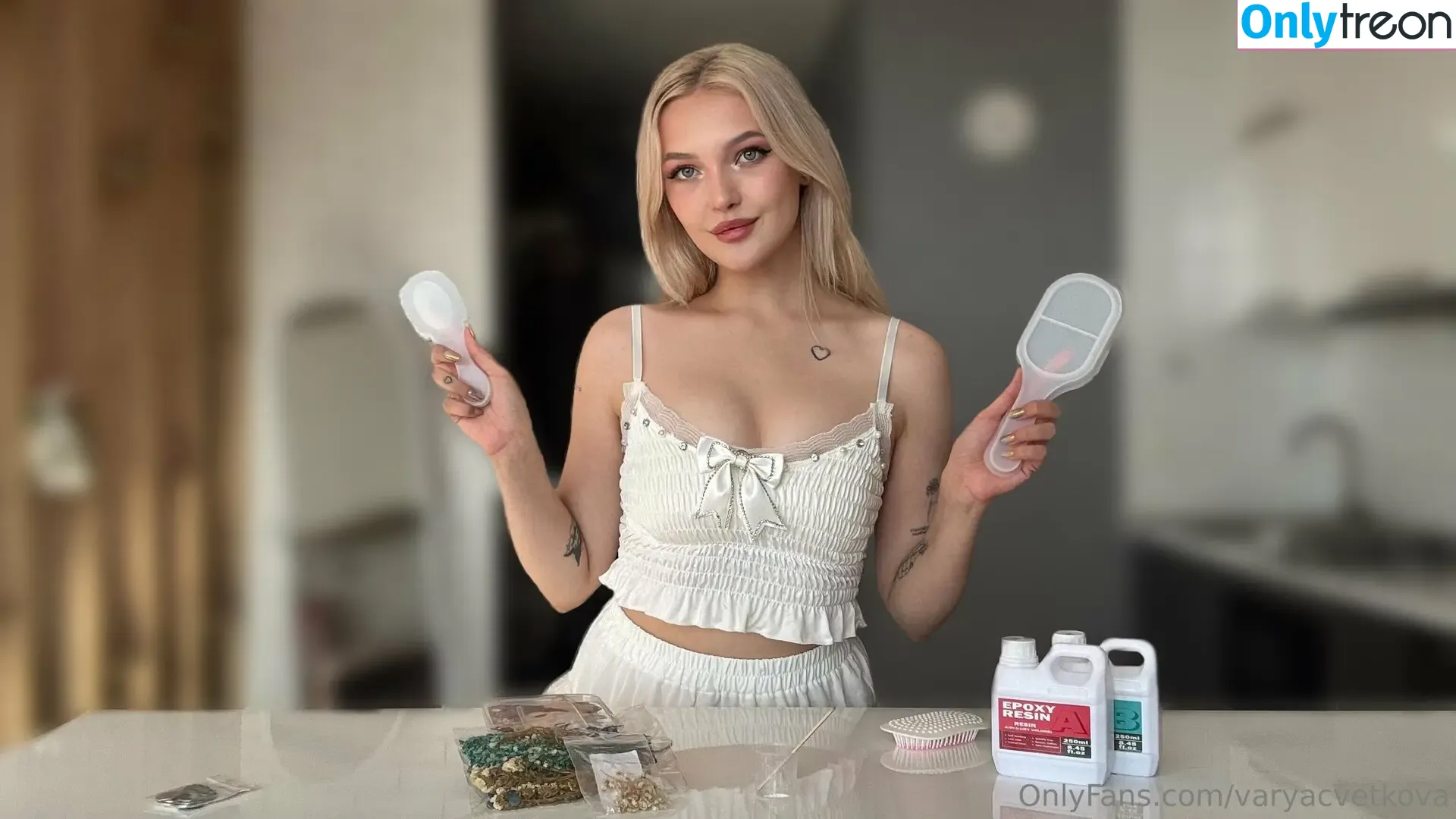daisybloomm nude photo #0018 (thereeldaisybloomss)
