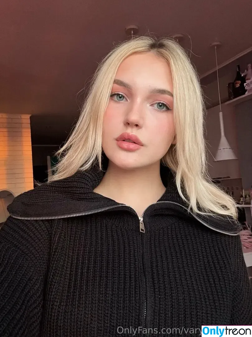 daisybloomm nude photo #0028 (thereeldaisybloomss)