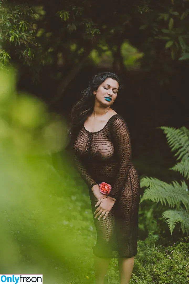 Dakini nude photo #0076 (Carla White / Devi / devithemodel / googlymonstor)