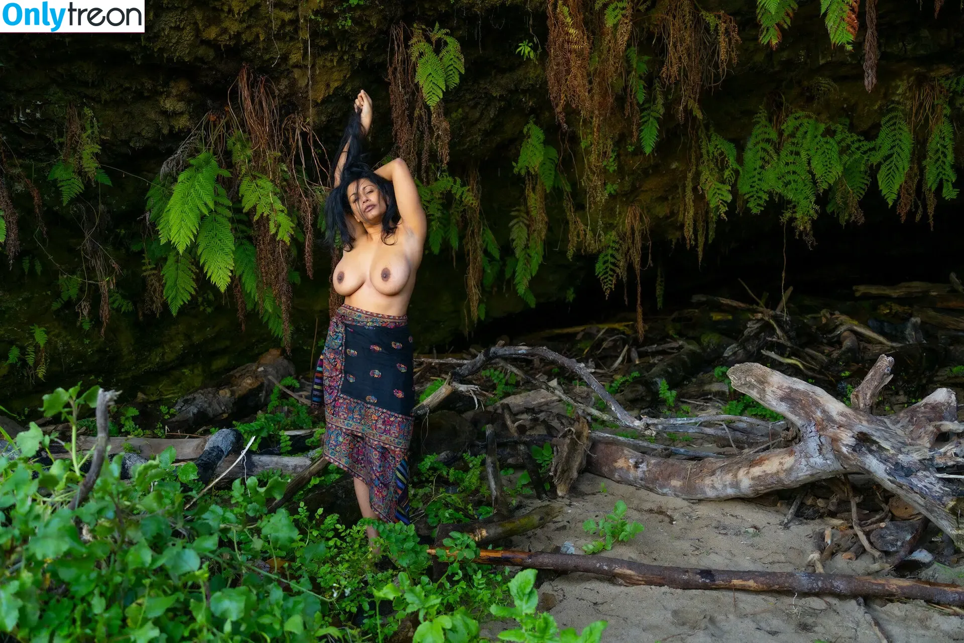 Dakini nude photo #1130 (Carla White / Devi / devithemodel / googlymonstor)