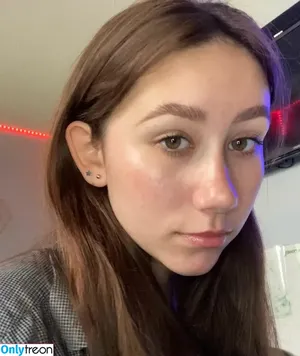 Dakota B ASMR / dakotaasmryt / dakotabasmr / jessy.je nude photo #0035