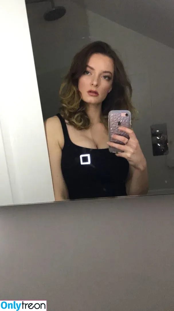 Dakota Blue Richards nude photo #0040 (dakotabluerichards)