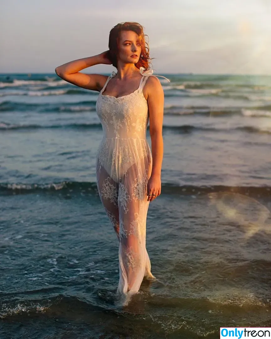 Dakota Blue Richards nude photo #0064 (dakotabluerichards)