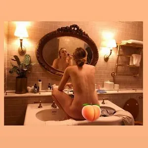 Dakota Fanning / dakotafanning nude photo #0019