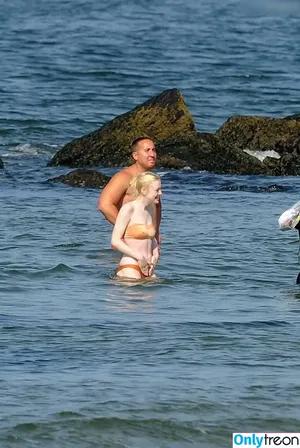 Dakota Fanning / dakotafanning nude photo #0456
