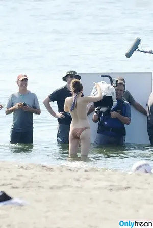 Dakota Fanning / dakotafanning nude photo #0459