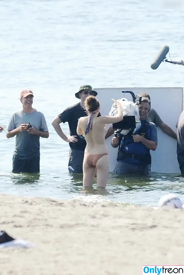 Dakota Fanning nude photo #0459 (dakotafanning)