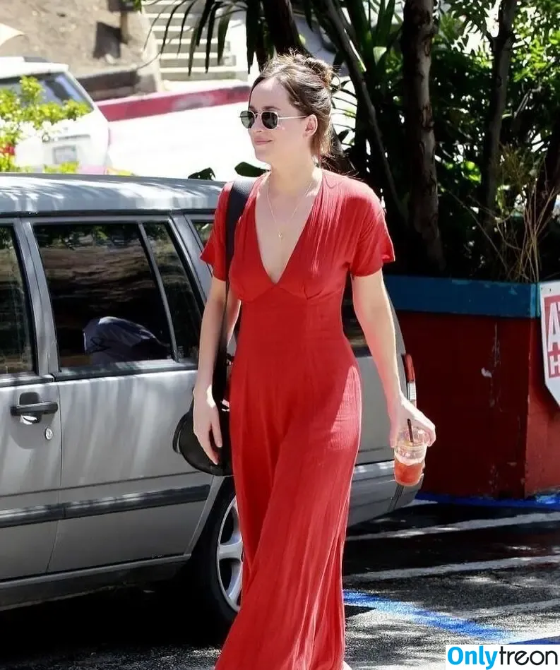 Dakota Johnson nude photo #1213 (dakotajohnson / isDakotaJohnson)