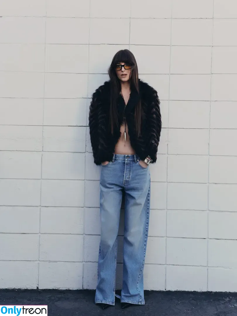 Dakota Johnson nude photo #1461 (dakotajohnson / isDakotaJohnson)