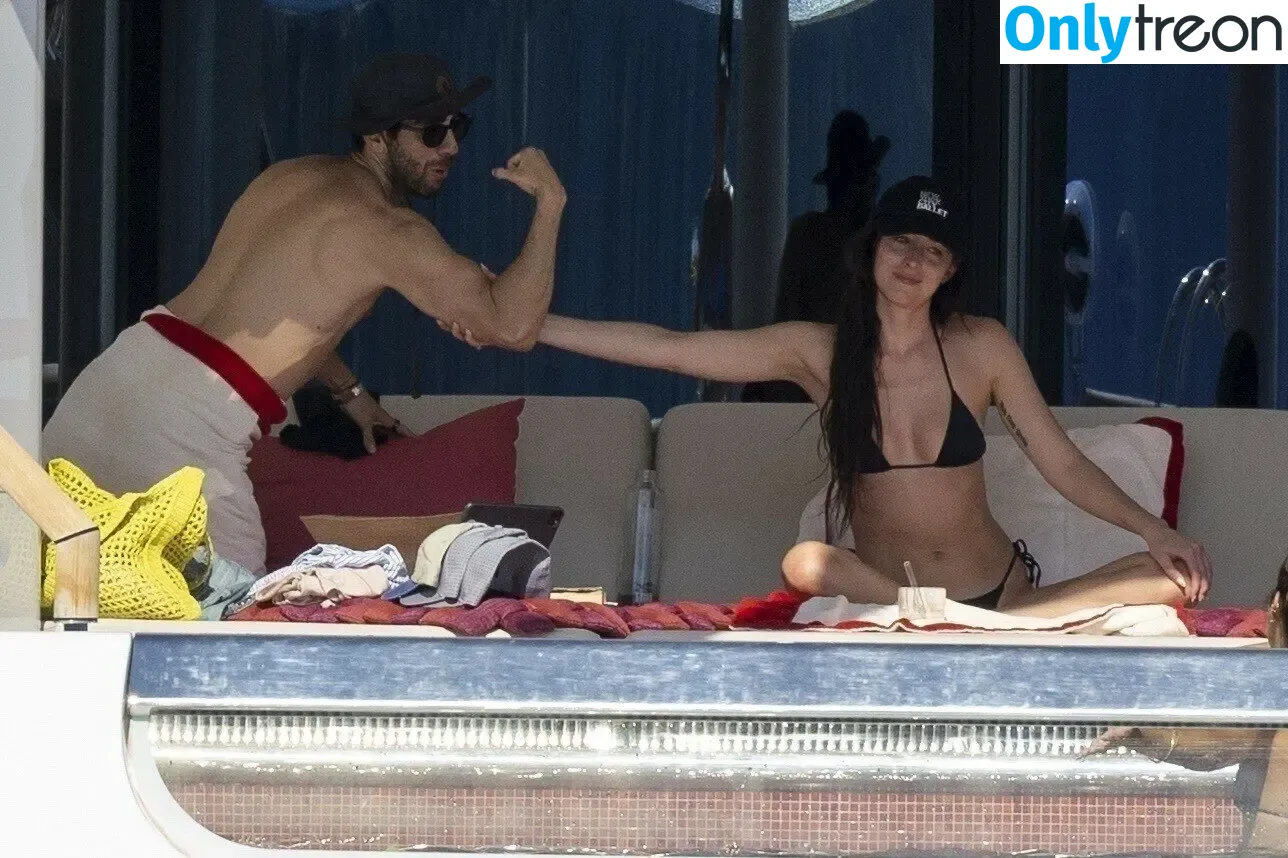 Dakota Johnson nude photo #1518 (dakotajohnson / isDakotaJohnson)