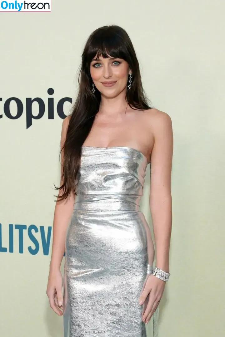 Dakota Johnson nude photo #1589 (dakotajohnson / isDakotaJohnson)