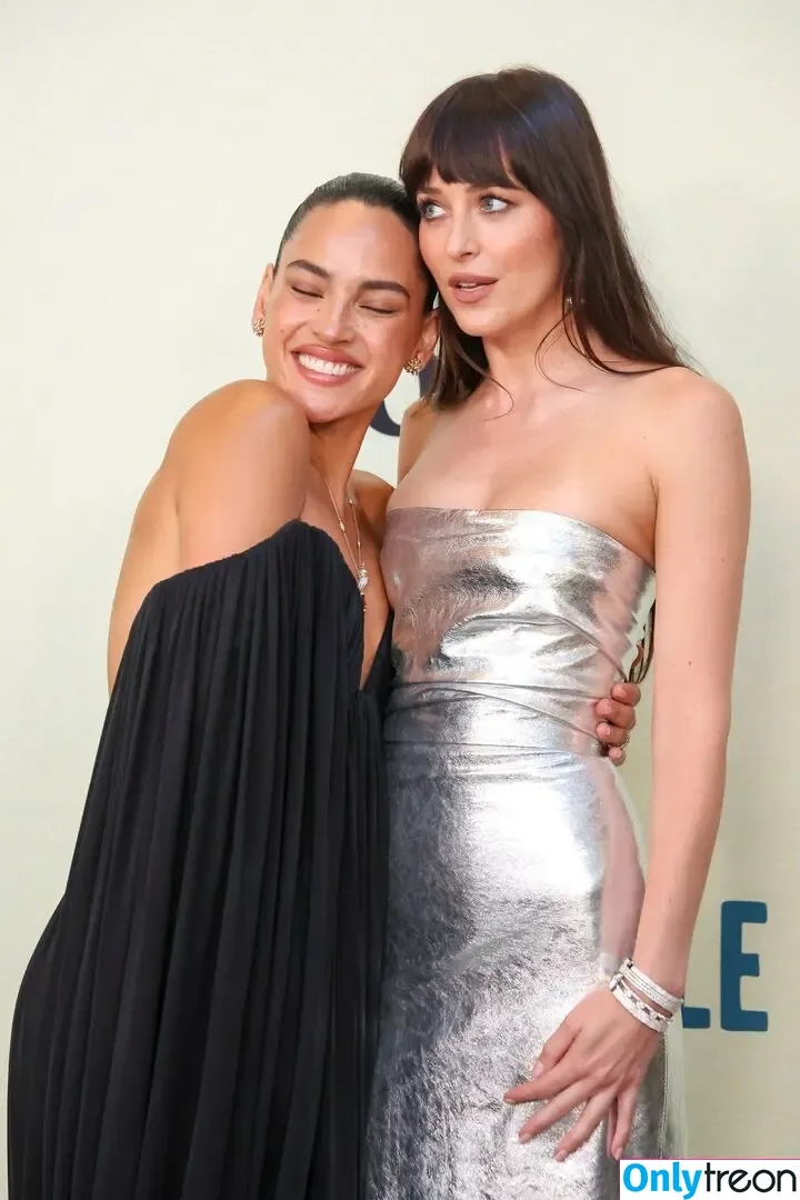 Dakota Johnson nude photo #1608 (dakotajohnson / isDakotaJohnson)