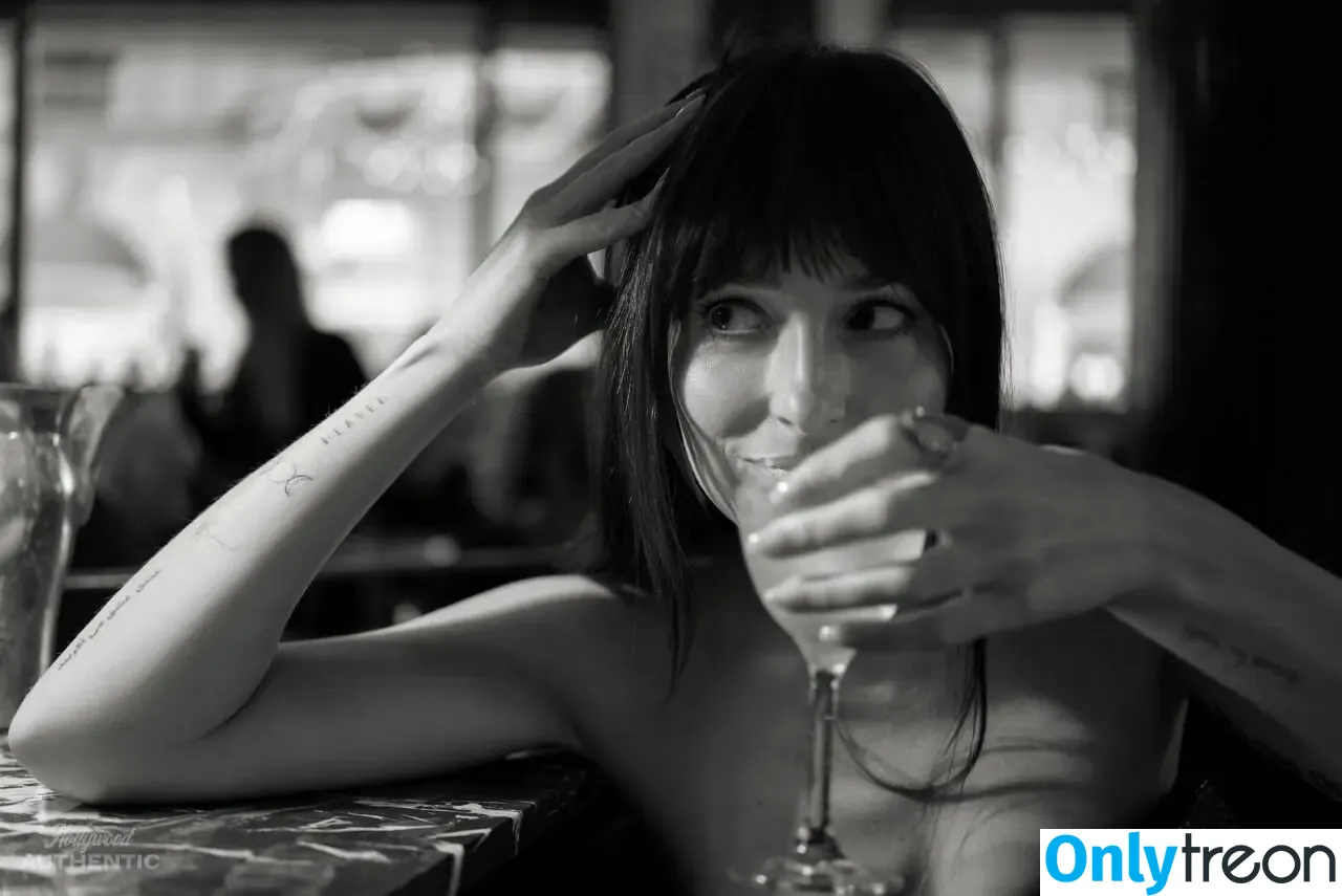 Dakota Johnson nude photo #1637 (dakotajohnson / isDakotaJohnson)