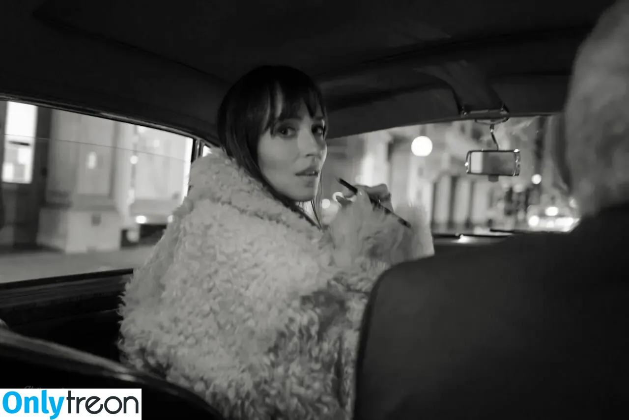 Dakota Johnson nude photo #1643 (dakotajohnson / isDakotaJohnson)