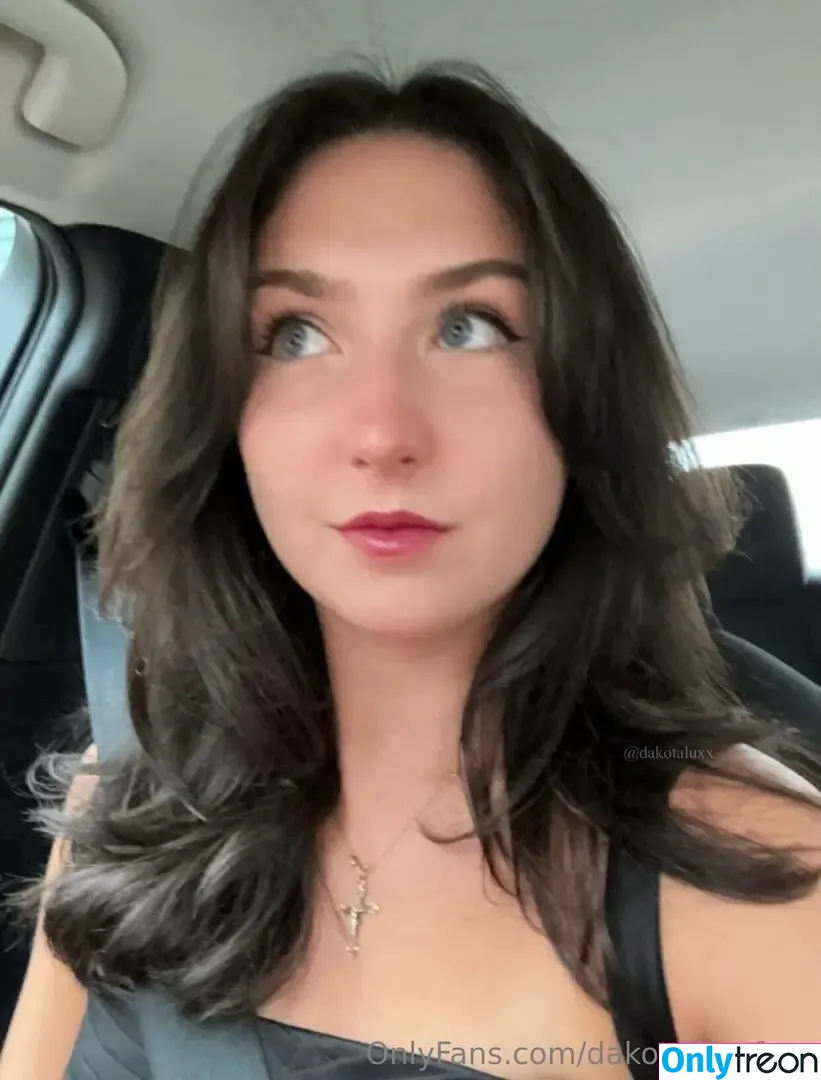dakotaluxxfree nude photo #0003 (dakotaluxxfree)