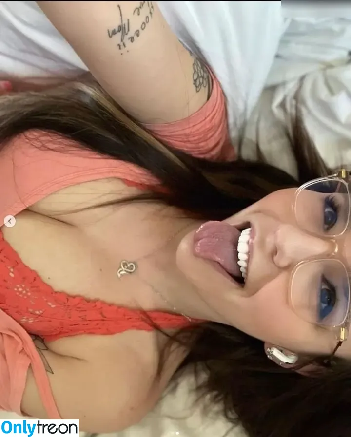 Dallyallyallas nude photo #0002 (Dallyallyallas2.0)