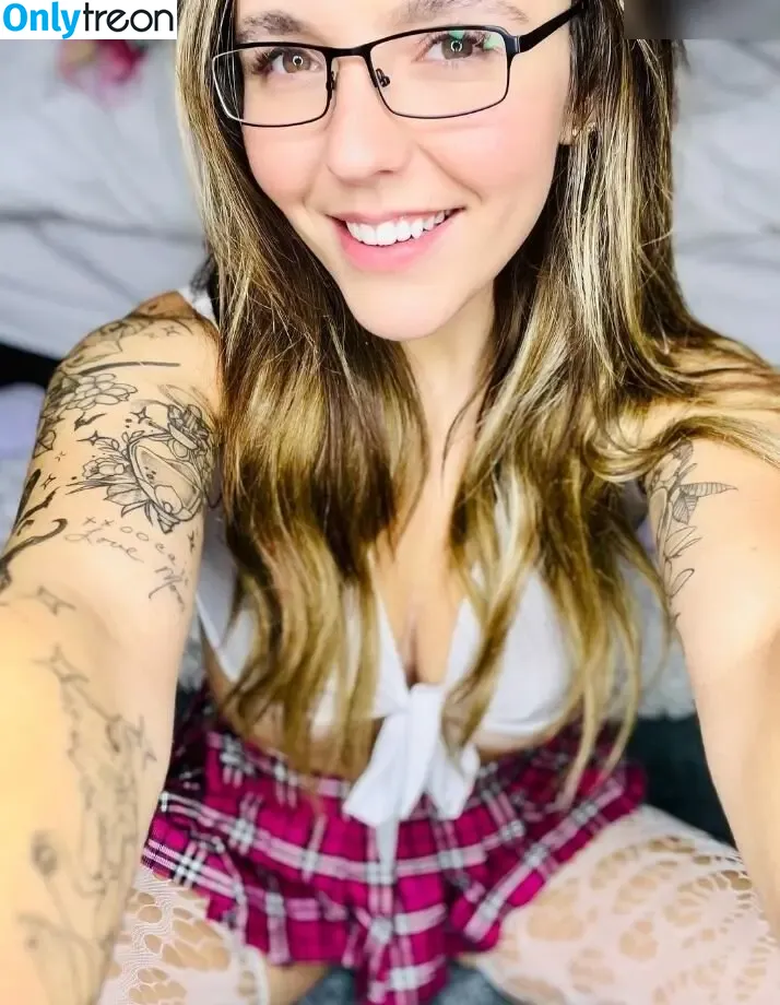 Dallyallyallas nude photo #0015 (Dallyallyallas2.0)