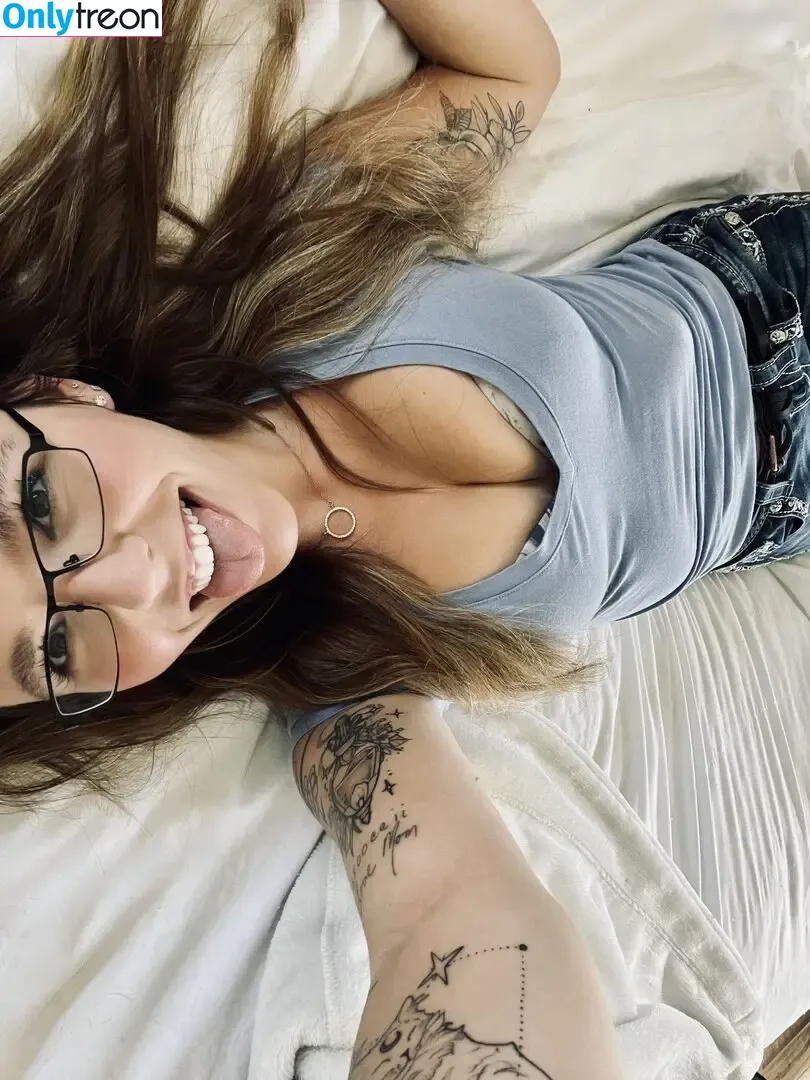 Dallyallyallas nude photo #0016 (Dallyallyallas2.0)