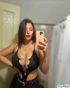 Dani Leiva / danileivax nude photo #0007