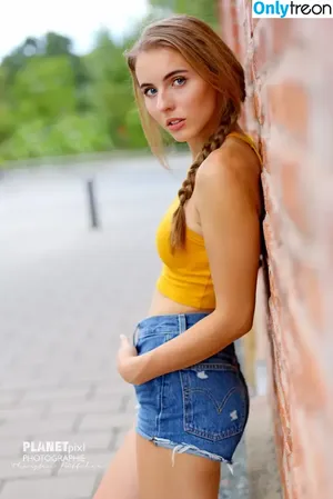  nude photo #0002