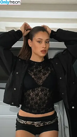 Daniela Melchior / danielamelchior nude photo #1291