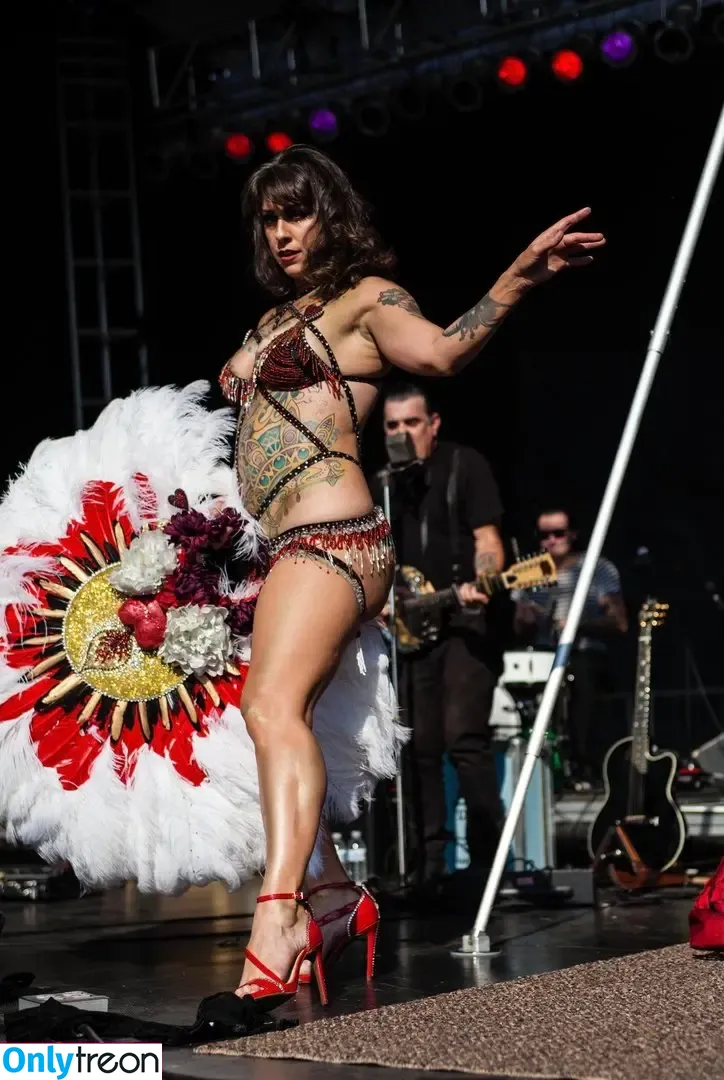 Danielle Colby nude photo #0009 (DanielleColby / daniellecolbyamericanpicker)