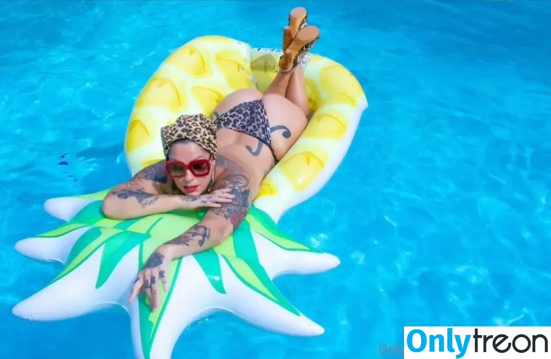 Danielle Colby nude photo #0058 (DanielleColby / daniellecolbyamericanpicker)