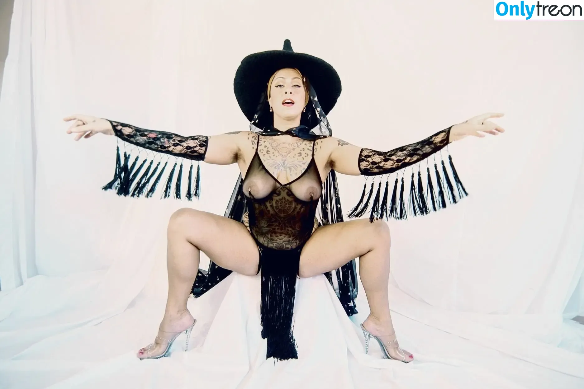Danielle Colby nude photo #0146 (DanielleColby / daniellecolbyamericanpicker)
