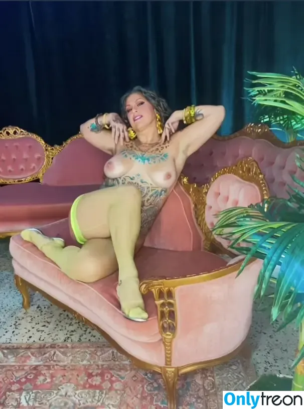 Danielle Colby nude photo #0301 (DanielleColby / daniellecolbyamericanpicker)