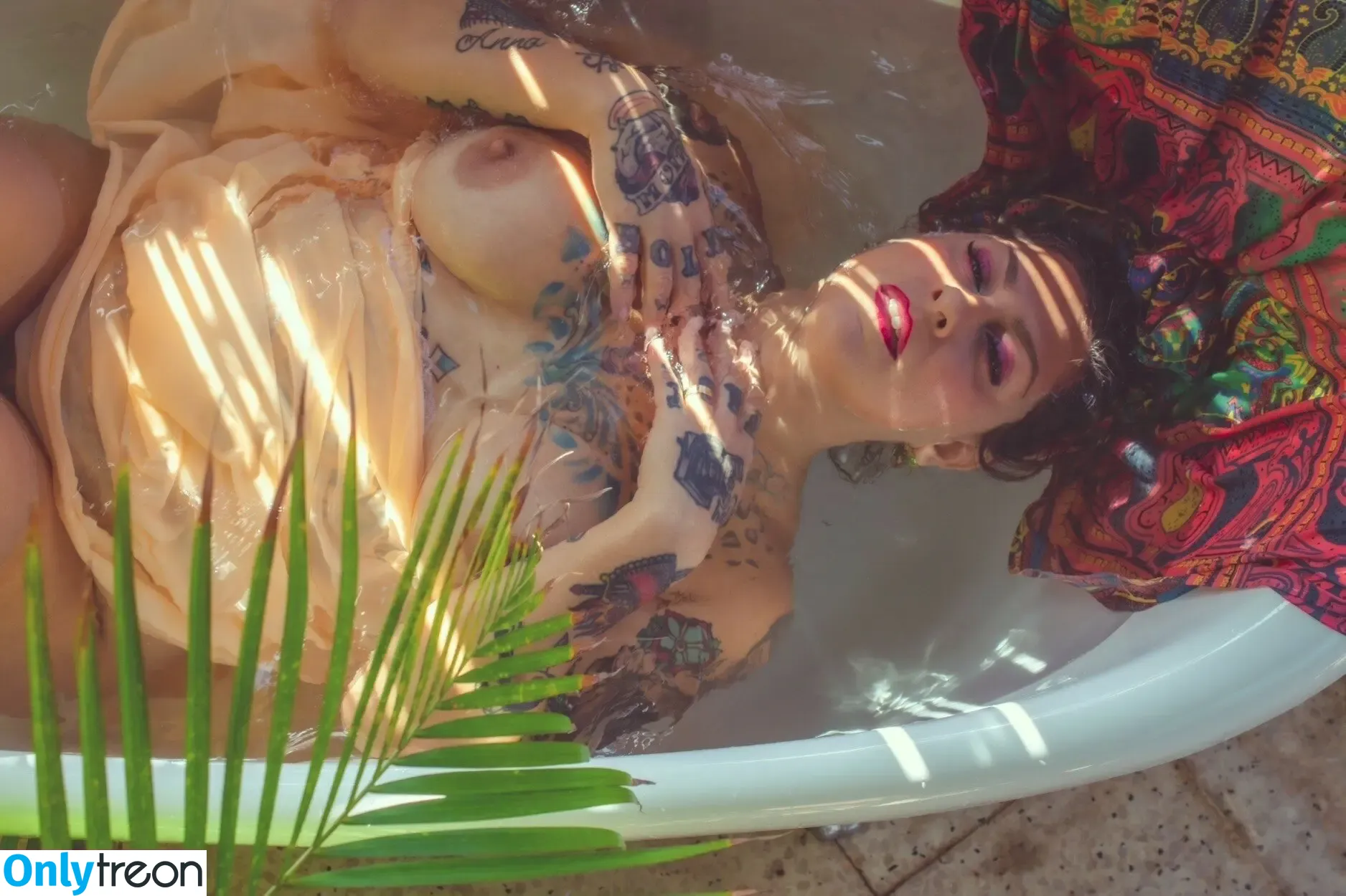 Danielle Colby nude photo #0372 (DanielleColby / daniellecolbyamericanpicker)