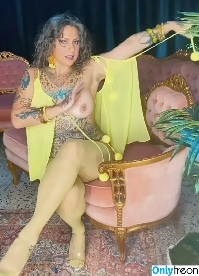 Danielle Colby nude photo #0450 (DanielleColby / daniellecolbyamericanpicker)