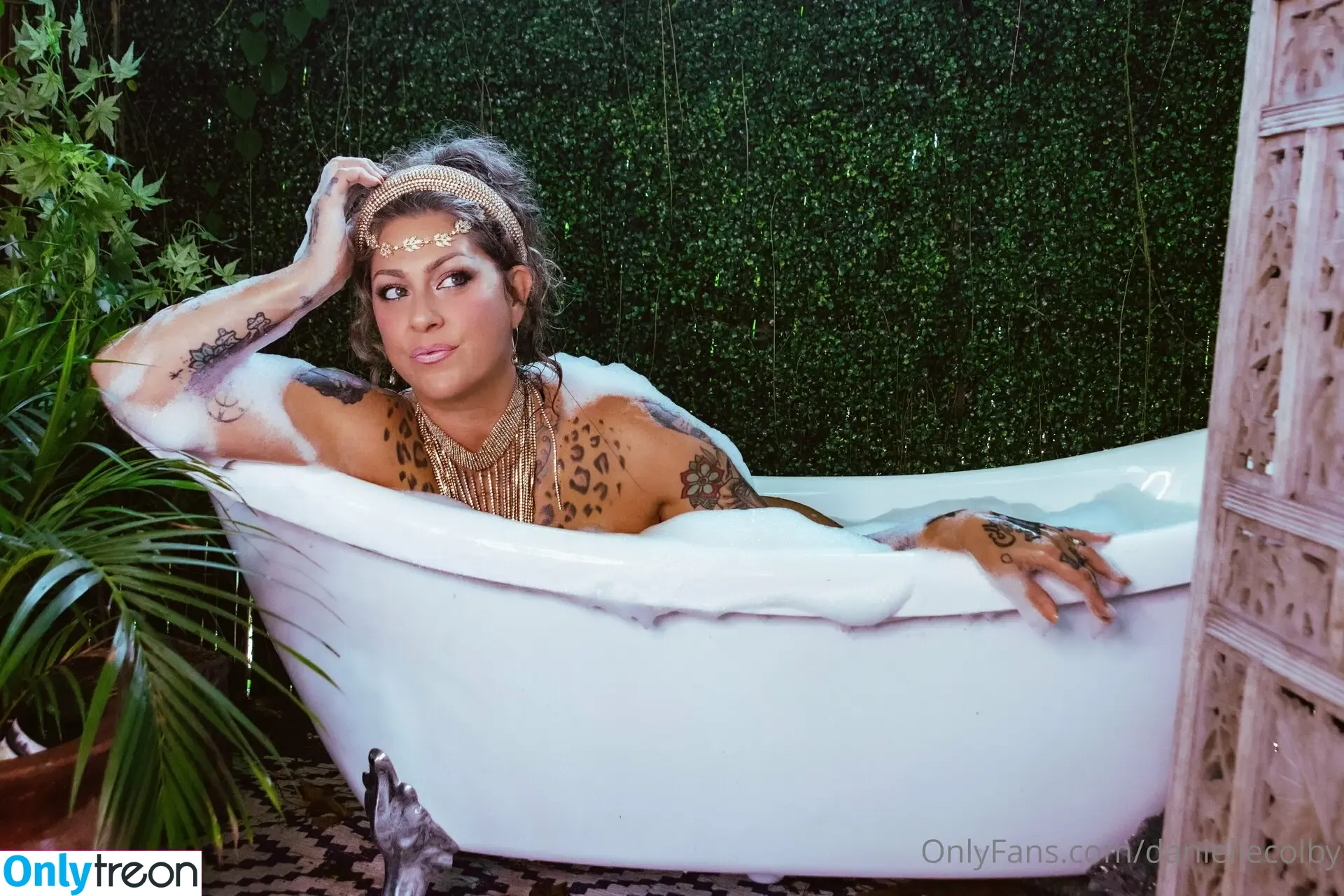 Danielle Colby nude photo #0525 (DanielleColby / daniellecolbyamericanpicker)