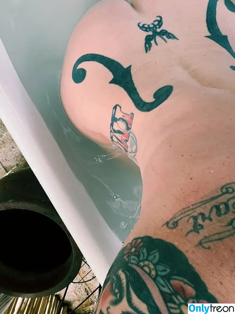 Danielle Colby nude photo #0681 (DanielleColby / daniellecolbyamericanpicker)