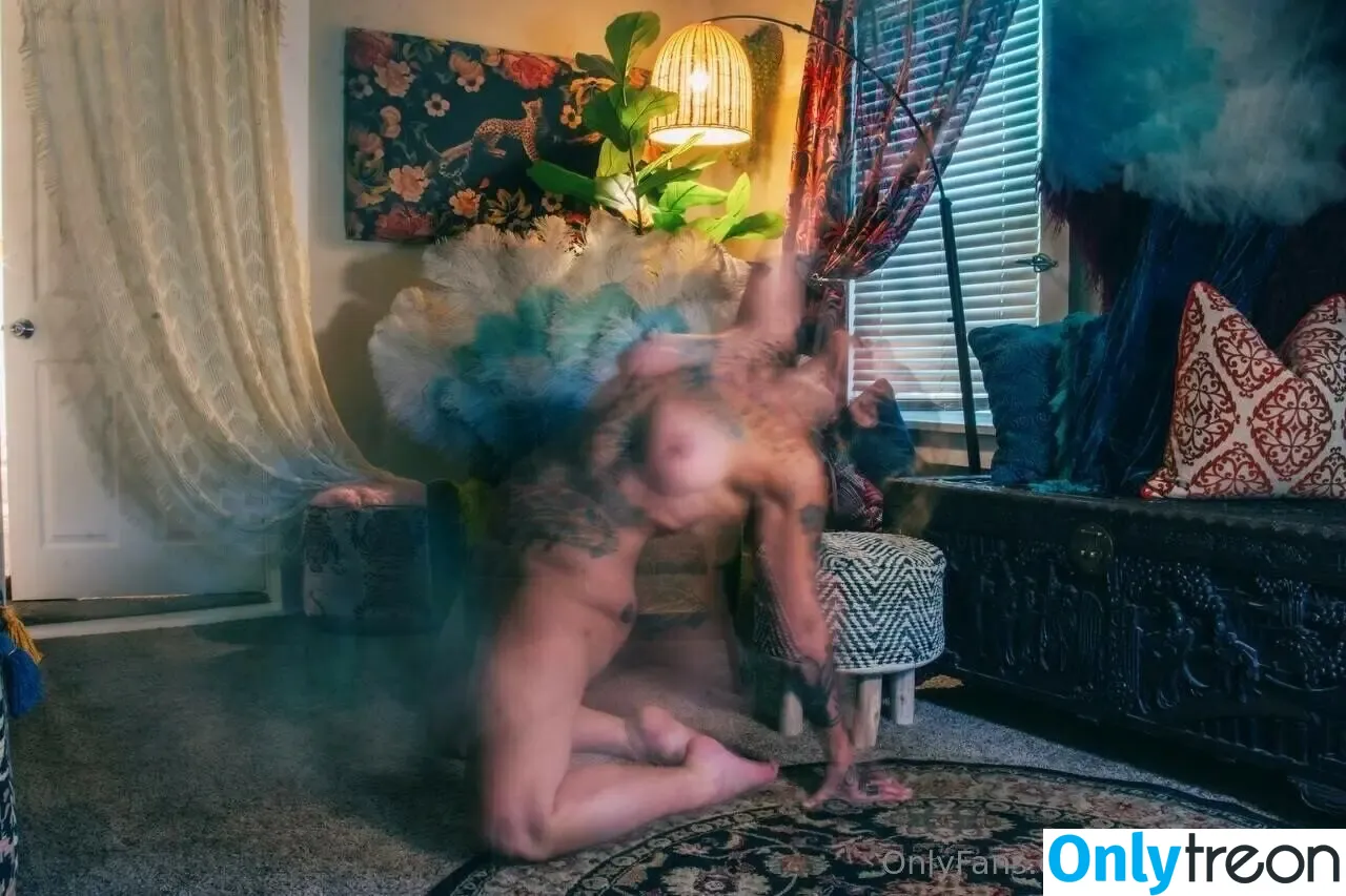 Danielle Colby nude photo #0899 (DanielleColby / daniellecolbyamericanpicker)