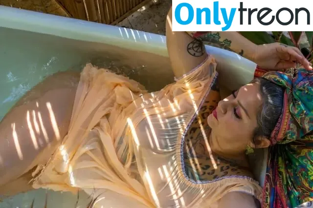 Danielle Colby nude photo #0945 (DanielleColby / daniellecolbyamericanpicker)