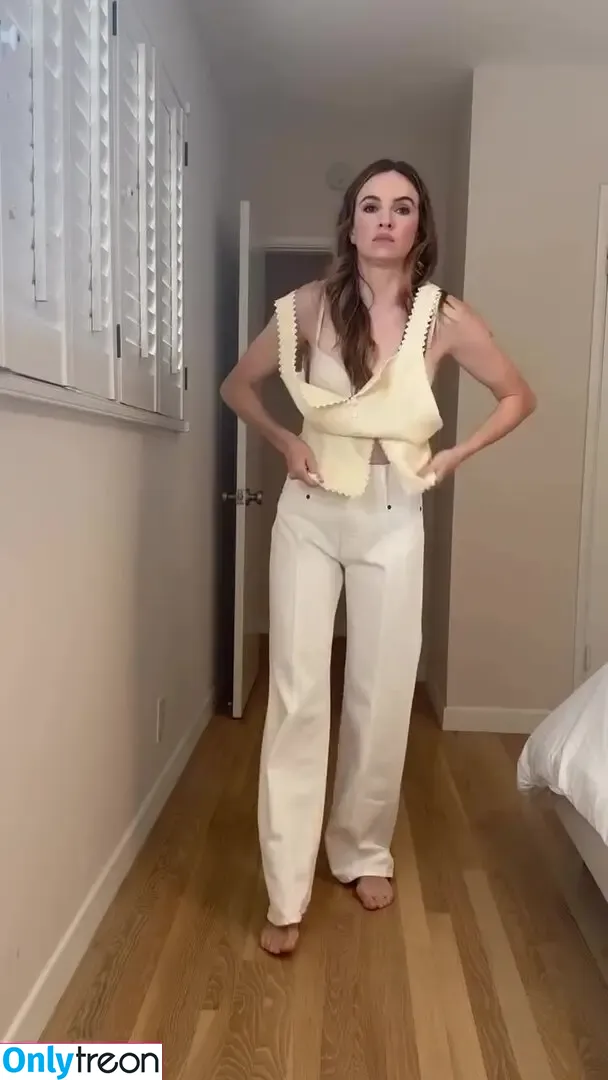 Danielle Panabaker nude photo #0134 (dpanabaker)