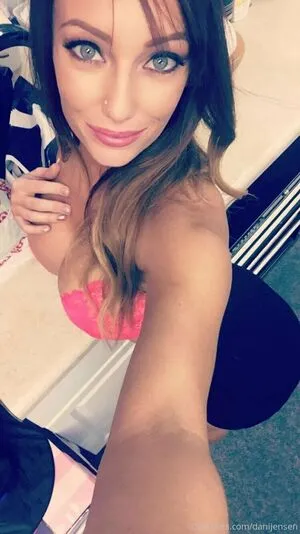 danijensen / realdanijensen nude photo #0001