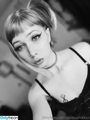 danisophiaxxx / danisophia.official nude photo #0025