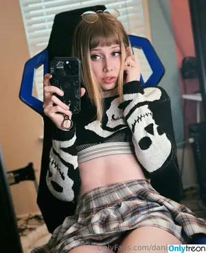 danisophiaxxx / danisophia.official nude photo #0040