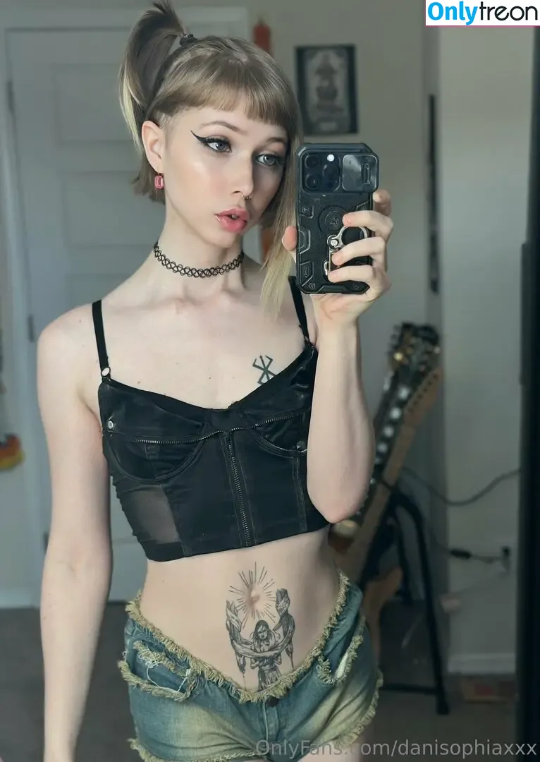 danisophiaxxx nude photo #0035 (danisophia.official)