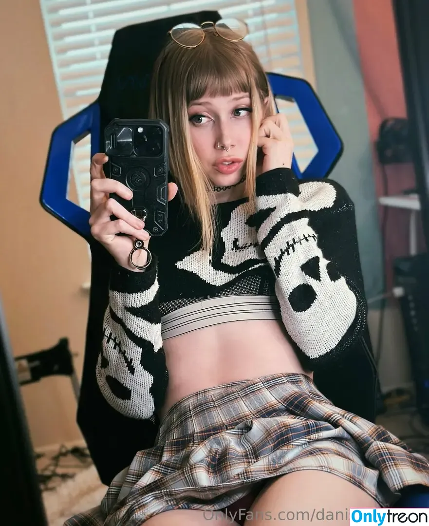 danisophiaxxx nude photo #0040 (danisophia.official)