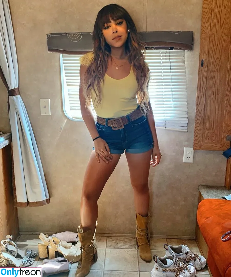 Danna Paola nude photo #0090 (danna / dannapaolaruiz)