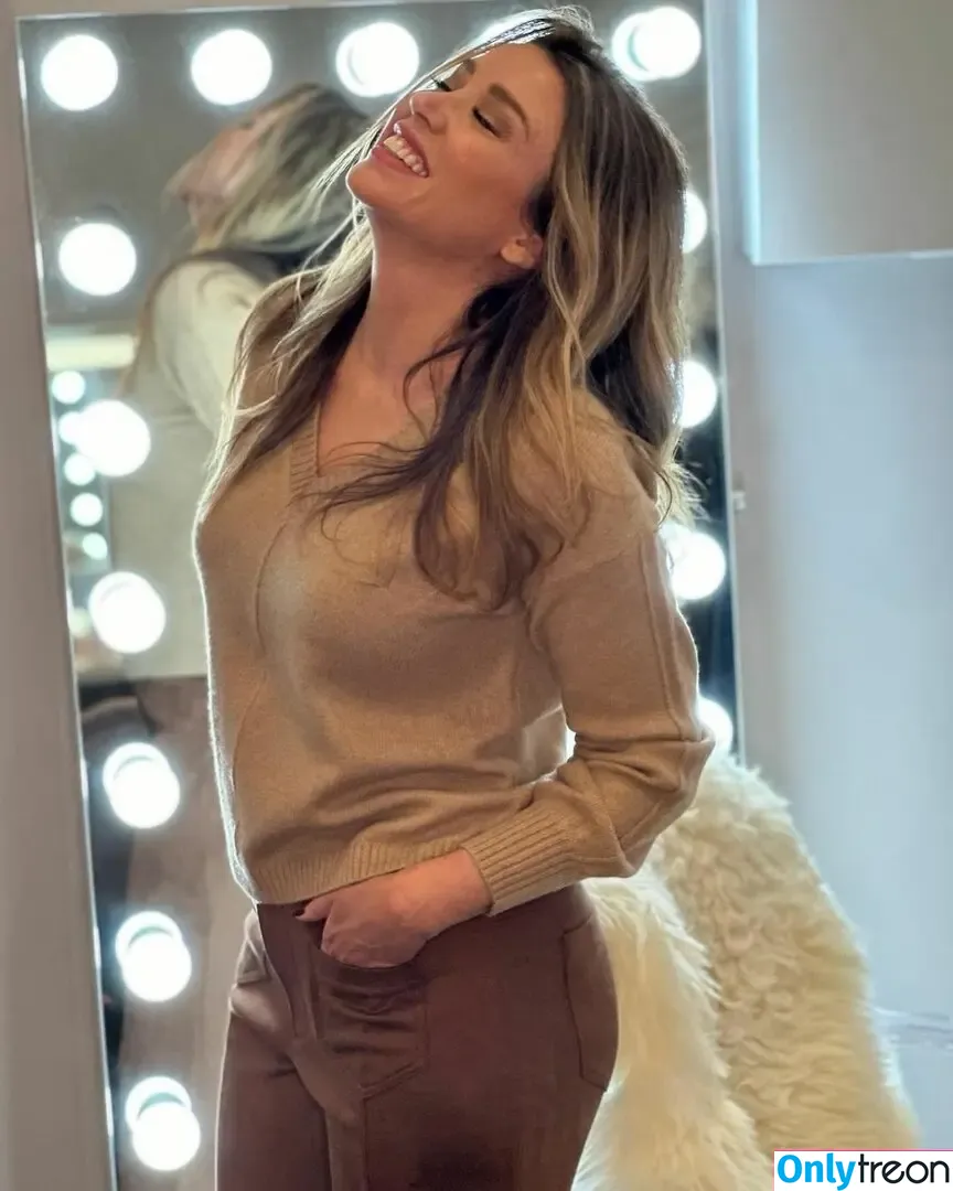Danni Minogue nude photo #6722 (danniiminogue)