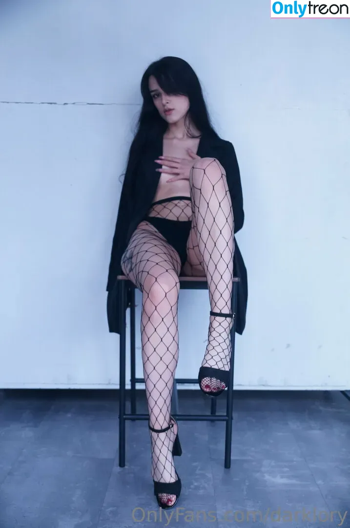 darklory nude photo #0030 (darklaurie / lory19_00)