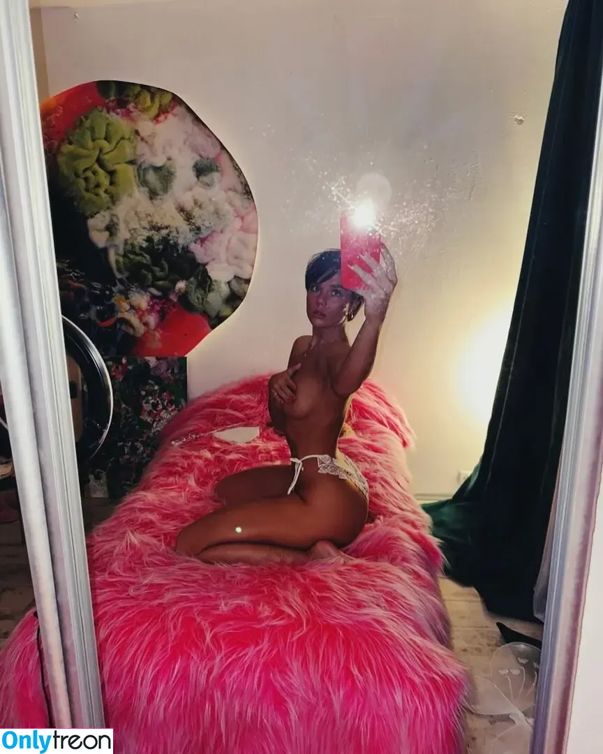 Dasha Plesen nude photo #0003 (dashaplesen)