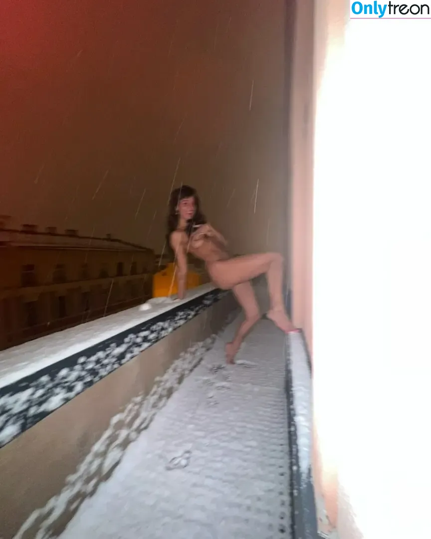 Dasha Plesen nude photo #0004 (dashaplesen)