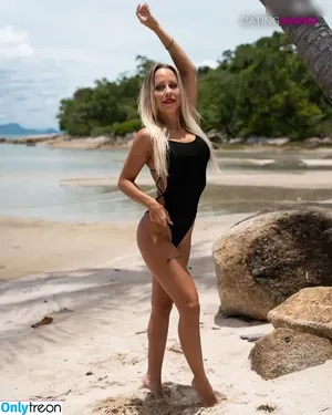 Dating Naked / u268265547 / zoey.saflekou nude photo #0004